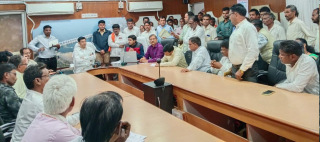 गोसे उजव्या कालव्याला पाणी सोडण्यासाठी आम. भोंडेकर यांनी अधिकाऱ्यांना खडसावल