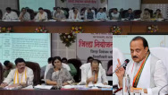 बीड जिल्हा नियोजन समितीच्या बैठकीत अजितदादांच्या बाजूला कोण बसलं, धनंजय मुंडेंना कुठे बसवलं?