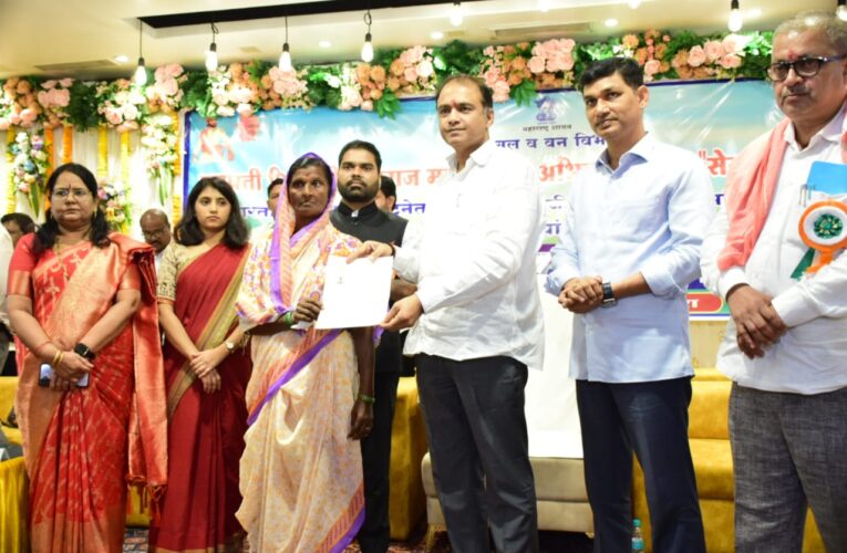 पाणंद रस्ते व सर्वासाठी घरे कार्यक्रम प्राधान्याने राबविणार – पालकमंत्री डॉ. भोयर