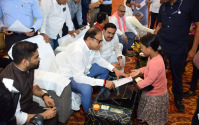 डॉ. पंकज भोयर यांनी संवेदनशीलतेने ऐकली प्रत्येक नागरिकाची समस्या
