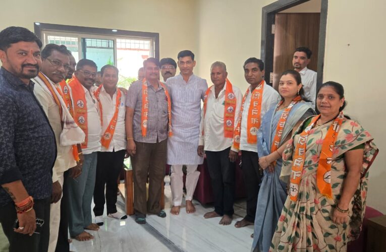 भाजपला मोठा झटका, दोन माजी नगर सेवकांसह अन्य पदाधिकारी शिवसेनेत