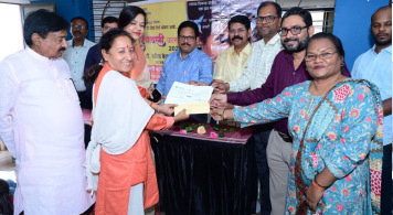 आत्महत्याग्रस्त कुटुंबातील लेकरांसाठी  आगळावेगळा “दिवाळी उत्सव’