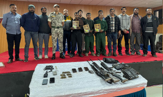 तीन माओवाद्यांचे शस्त्रास्त्रासह गोंदिया पोलिसांसमक्ष आत्मसमर्पण, एरिया कमिटी कमांडरसह दोन एसीएमचा समावेश